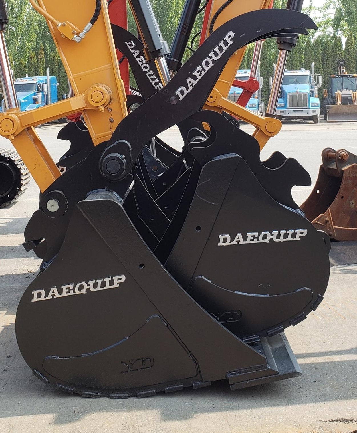 XD Thumb - Excavators and Wheel Loader Attachments